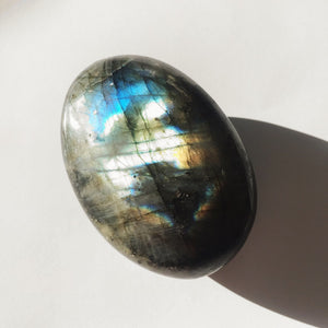 Labradorite Palm Stone - Terra Soleil