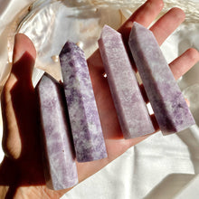 Load image into Gallery viewer, Purple Kunzite Crystal Point