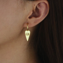 Load image into Gallery viewer, The Eye of Spades Earrings - Terra Soleil