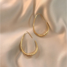 Load image into Gallery viewer, The Melting Hoop Earrings