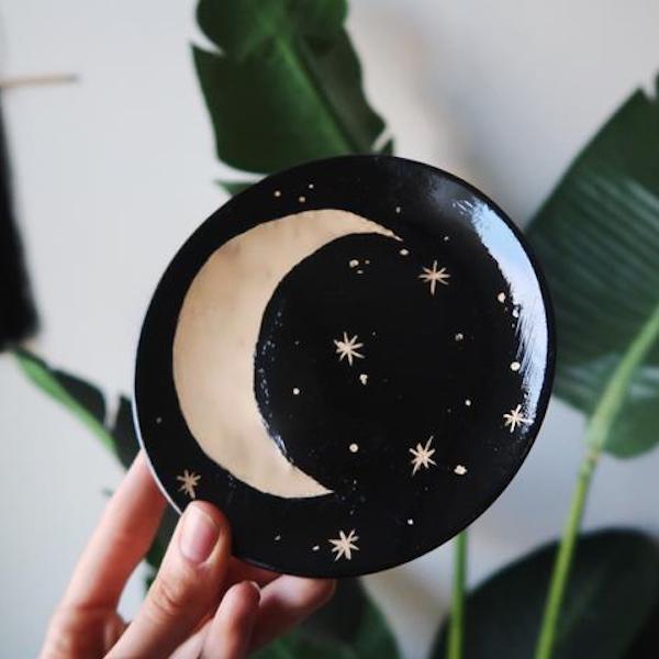 Moon outlet ring dish